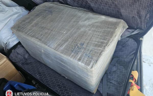 Bandė pergudrauti pareigūnus, bet nepavyko: aptikta kontrabanda už dešimtis tūkstančių eurų