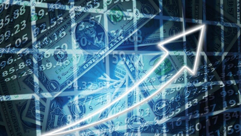 Pasaulio ekonomika ir toliau stebina atsparumu, tačiau nauji sukrėtimai gali greitai pakeisti kryptį