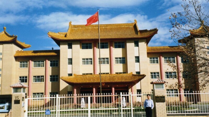 Diplomatinė įtampa gilėja: Japonija apgailestauja dėl incidento ambasadoje