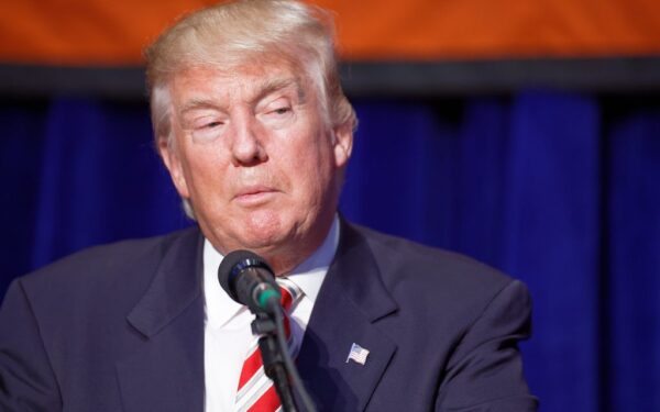 Po Izraelio smūgio naftos telkiniui kilo įtarimai: ar Trumpas vėl melavo?