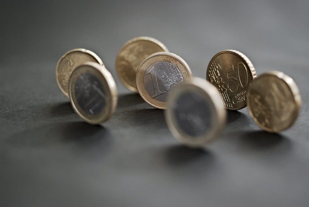 Dar viena valstybė nori euro: jau sutarta, kada įvyks referendumas