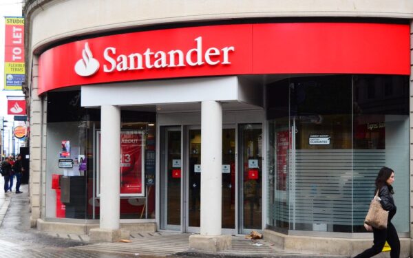 „Santander“ plečiasi JAV rinkoje: skelbia apie 12,2 mlrd. JAV dolerių vertės sandorį