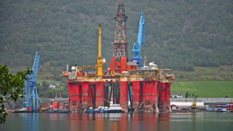 Dujų kainų šuolis dėl karo Artimuosiuose Rytuose kelia grėsmę Europos ekonomikai