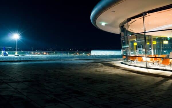 Turtingieji bėga iš Artimųjų Rytų, už skrydžius mokamos sumos nustebins