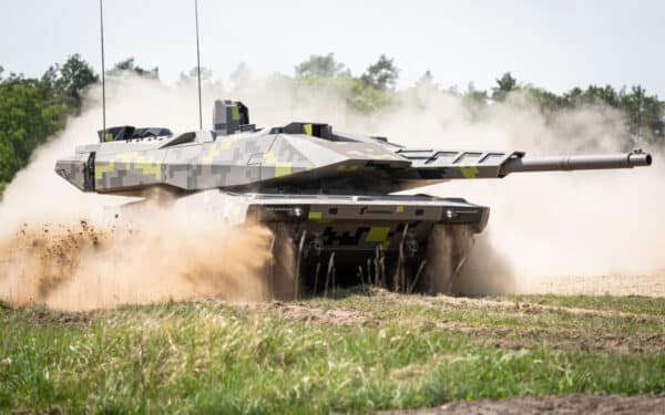 „Rheinmetall“ mėgina gesinti konfliktą po vadovo komentarų apie Ukrainą