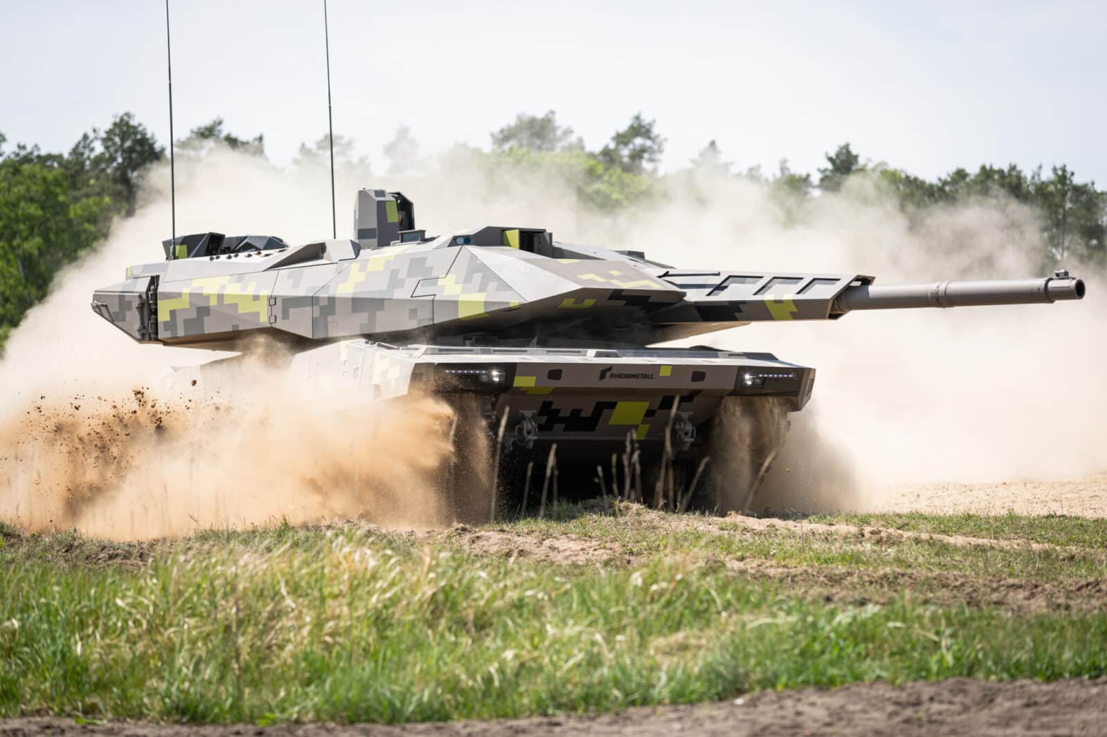 „Rheinmetall“ mėgina gesinti konfliktą po vadovo komentarų apie Ukrainą