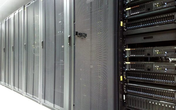 Kas vyksta DI rinkoje? Milijardiniai duomenų centrai gali pasenti dar nepradėję veikti