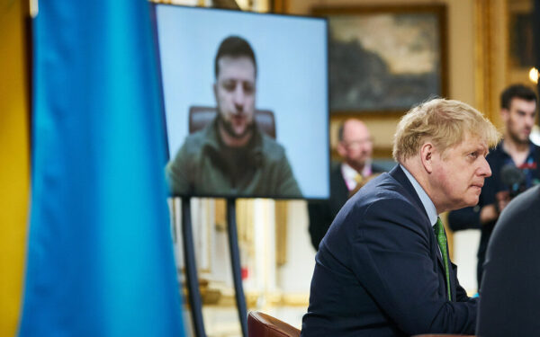 Buvęs Didžiosios Britanijos ministras pirmininkas be apsaugos lankėsi Ukrainos fronte: Vakarams pasiuntė aiškią žinutę