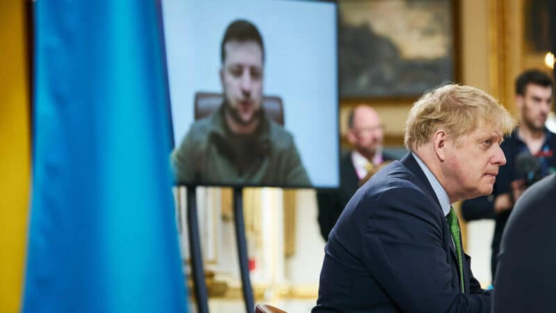 Buvęs Didžiosios Britanijos ministras pirmininkas be apsaugos lankėsi Ukrainos fronte: Vakarams pasiuntė aiškią žinutę