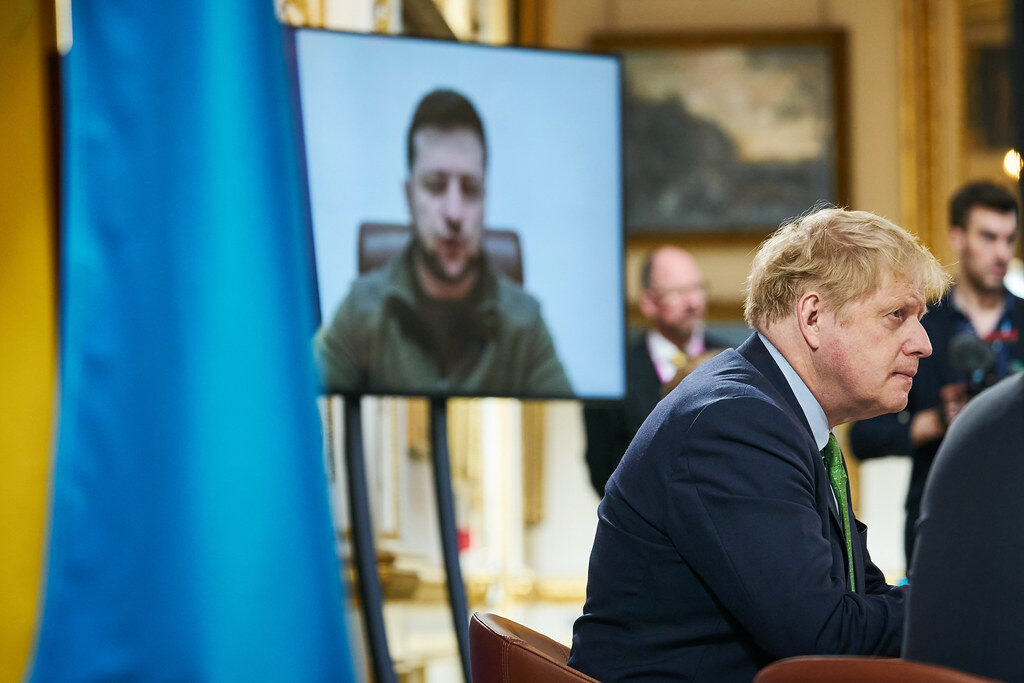 Buvęs Didžiosios Britanijos ministras pirmininkas be apsaugos lankėsi Ukrainos fronte: Vakarams pasiuntė aiškią žinutę