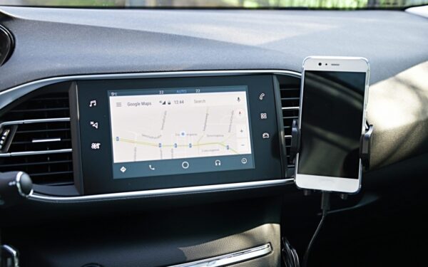 „Google“ pagaliau įjungė laukiamą „Android Auto“ naujovę: vairuotojai jau mato pokyčius