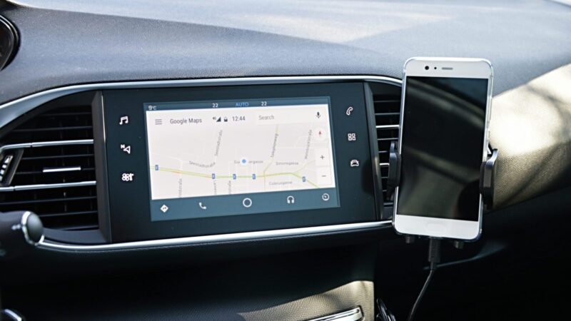 „Android Auto“ keisis iš esmės: „Google“ ruošia funkcijas, kurių trūko metų metus