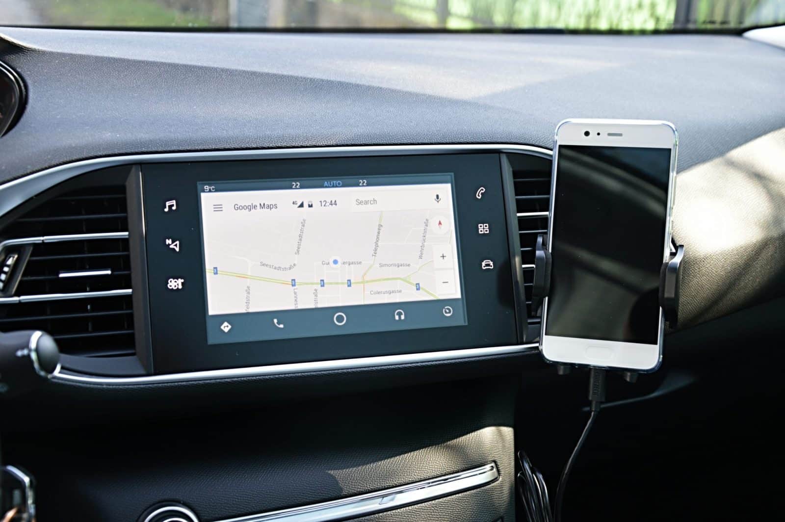 „Google“ pagaliau įjungė laukiamą „Android Auto“ naujovę: vairuotojai jau mato pokyčius