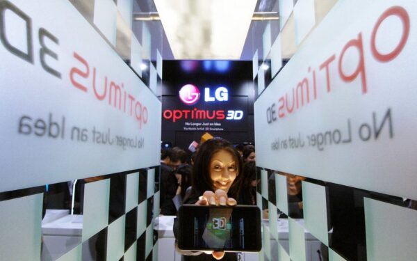 LG pernai fiksavo rekordines 59,6 mlrd. eurų pajamas, tačiau sumažėjo veiklos pelnas