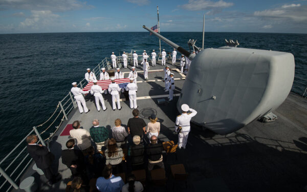 JAV kariuomenė skelbia apie veikiančią jūrų blokadą – Iranas faktiškai atkirstas nuo jūros