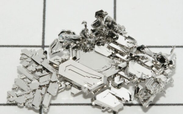 Specialistai įspėja, jog platinos deficitas gali tęstis dar bent metus