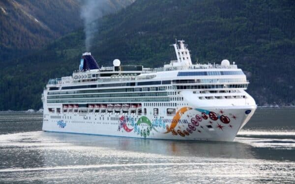 Akcijos šoktelėjo, bet euforija truko neilgai, kas vyksta su „Norwegian Cruise Line“?