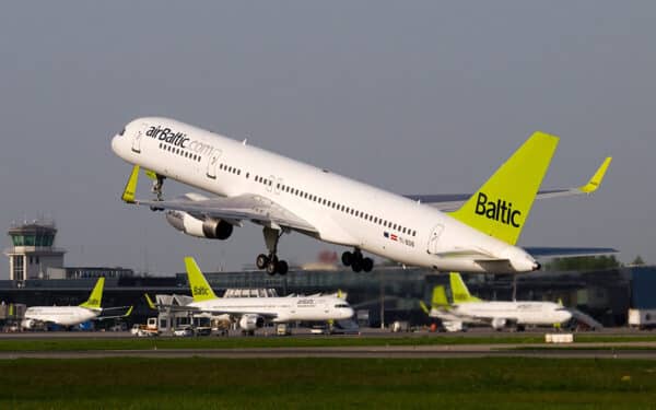 Keleiviams teks ieškoti alternatyvų: „airBaltic“ nutraukia svarbų maršrutą