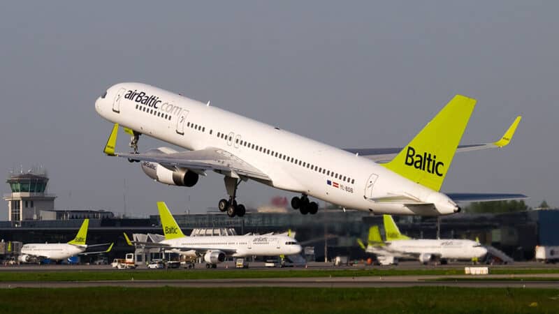 Keleiviams teks ieškoti alternatyvų: „airBaltic“ nutraukia svarbų maršrutą
