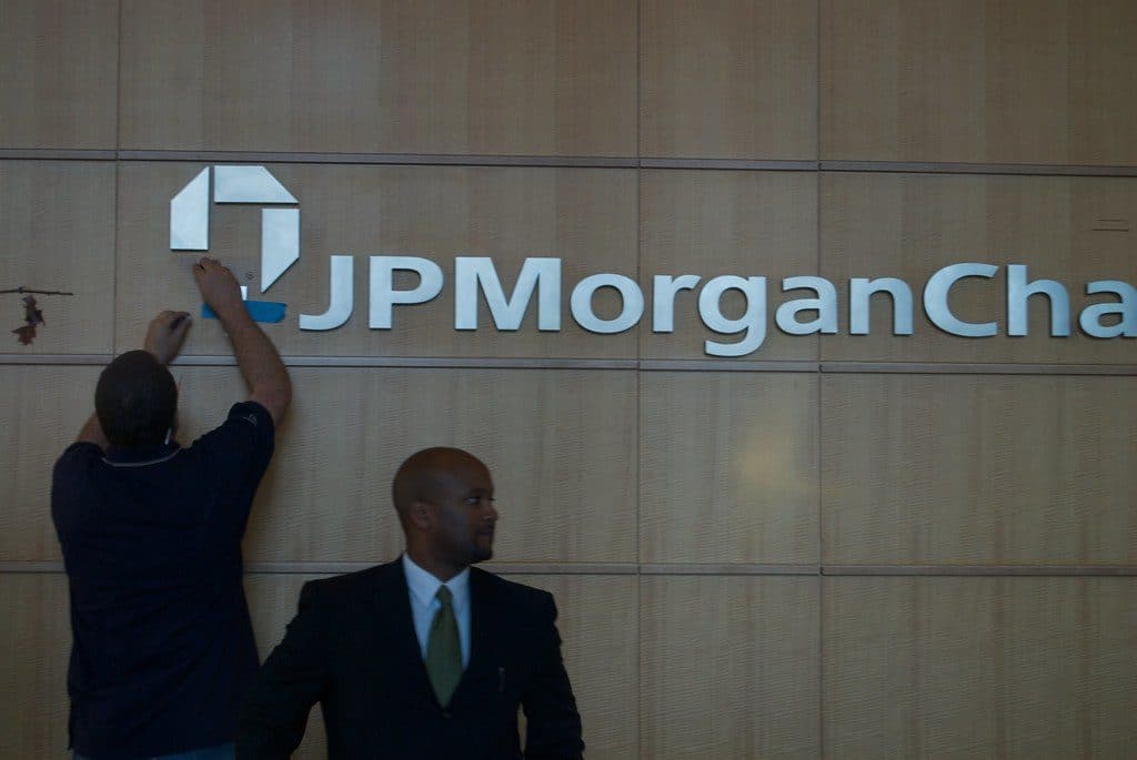 Milijoninė kriptovaliutų apgaulė: investuotojai padavė „J.P. Morgan“ į teismą
