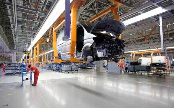 Milijardai ant stalo: „Toyota“ plečia gamybą JAV, kas slypi už šio sprendimo?