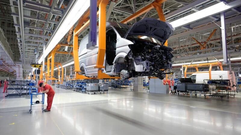 „Volkswagen“ imasi drastiškų pokyčių, be darbo liks tūkstančiai darbuotojų