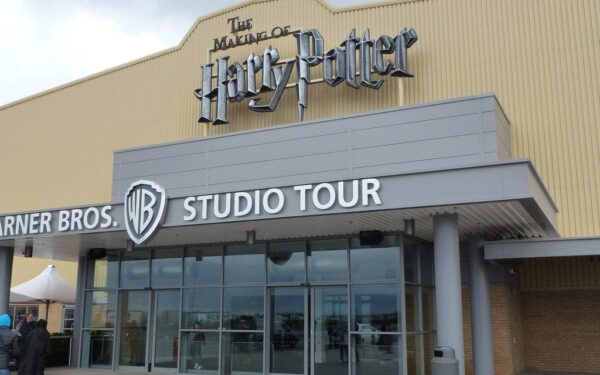 „Netflix“ ir „Paramount“ kovoja dėl „Warner Bros.“ ir „Hario Poterio“ ateities