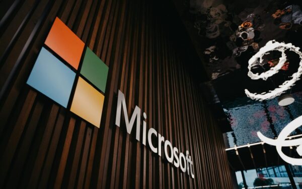 23 proc. kritimas neišgąsdino: kodėl „Microsoft“ vis dar laikoma stipria pozicija?