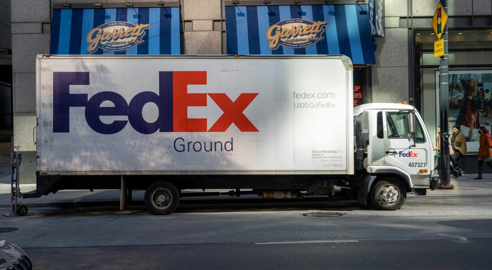 Signalas visai rinkai: „FedEx“ pradėjo vieną didžiausių dirbtinio intelekto mokymų programų
