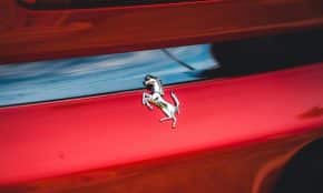 „Ferrari“ logotipas. Pexels nuotr.