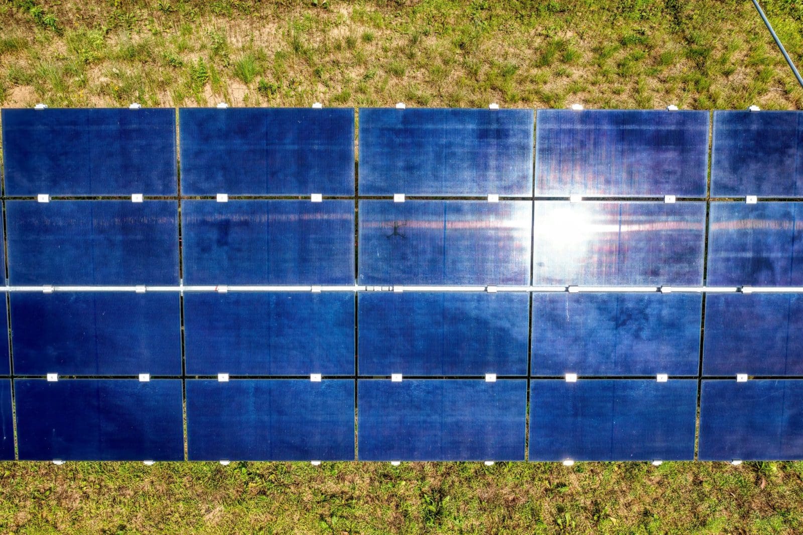 Ragina atsisakyti saulės baterijų: atskleistas netikėtas žaliosios energetikos poveikis