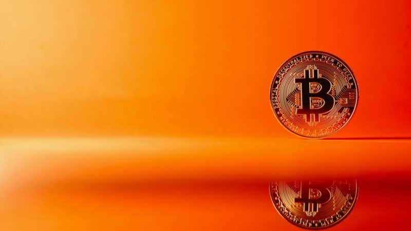 Smūgiai Artimuosiuose Rytuose supurtė rinkas: „Bitcoin“ įspraudė pardavėjus į kampą