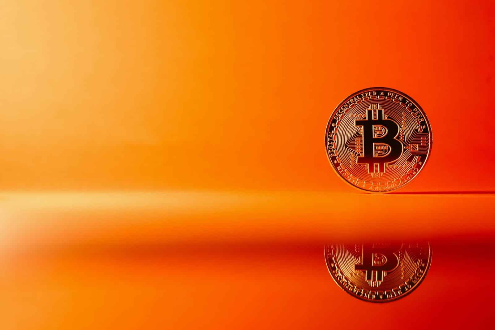 Smūgiai Artimuosiuose Rytuose supurtė rinkas: „Bitcoin“ įspraudė pardavėjus į kampą