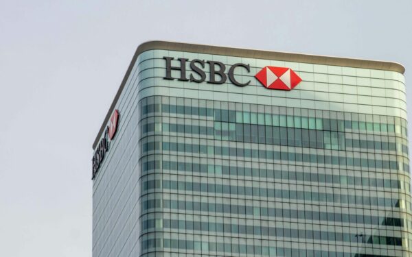 HSBC šuolis nustebino ekspertus: pelnas siekė 36,6 mlrd. dolerių, akcijos pasiekė rekordą