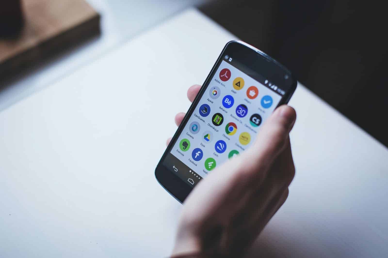 „Android 17″ ruošia automatinį SIM kortelės užraktą – PIN nebereikės vesti po kiekvieno perkrovimo