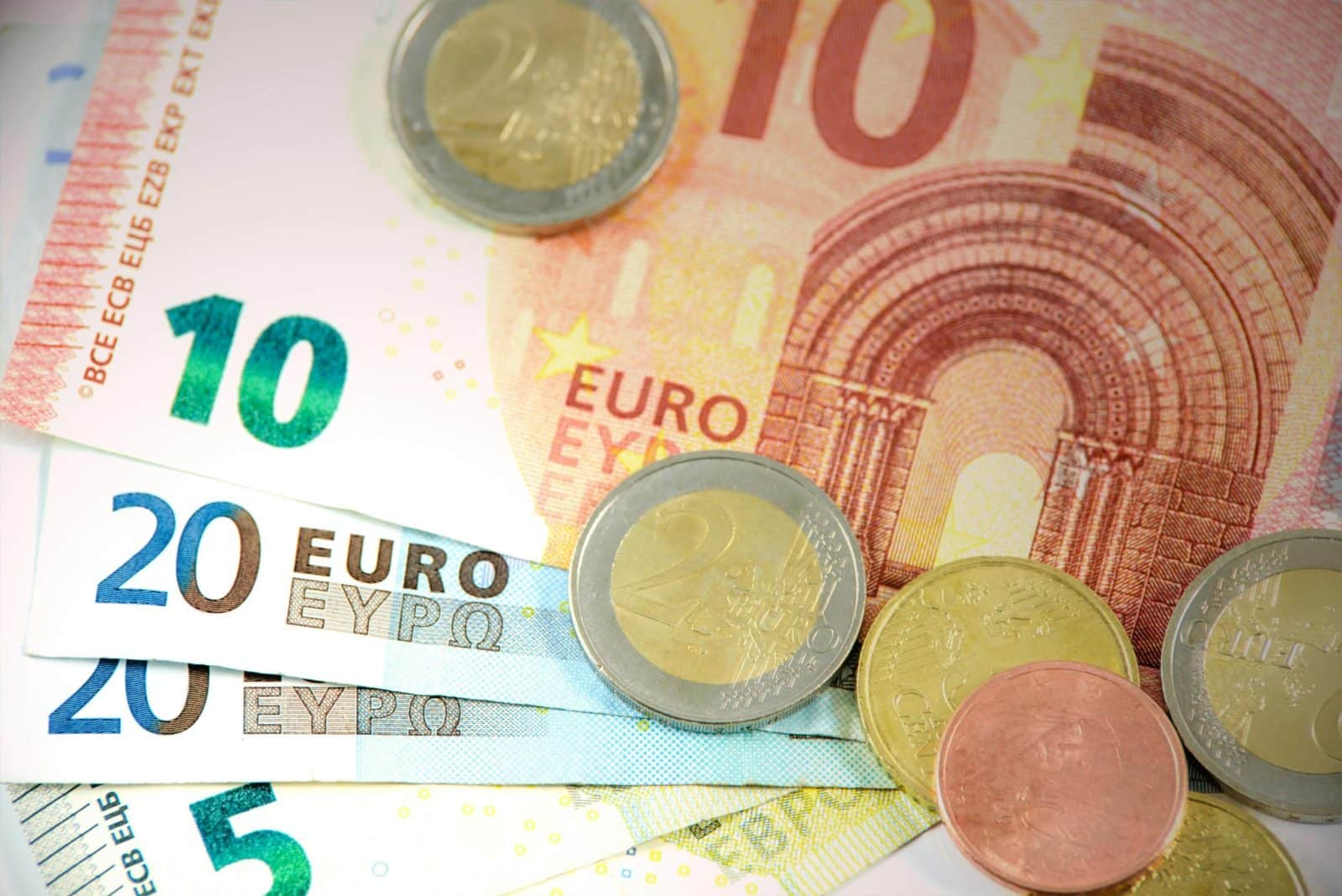 Šie eurų banknotai taps beverčiais: sužinokite, kokie pokyčiai laukia daugelio