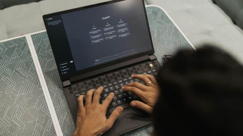 Ar kiekvienas galės kurti su dirbtiniu intelektu? „Tether“ mažina technologinius barjerus