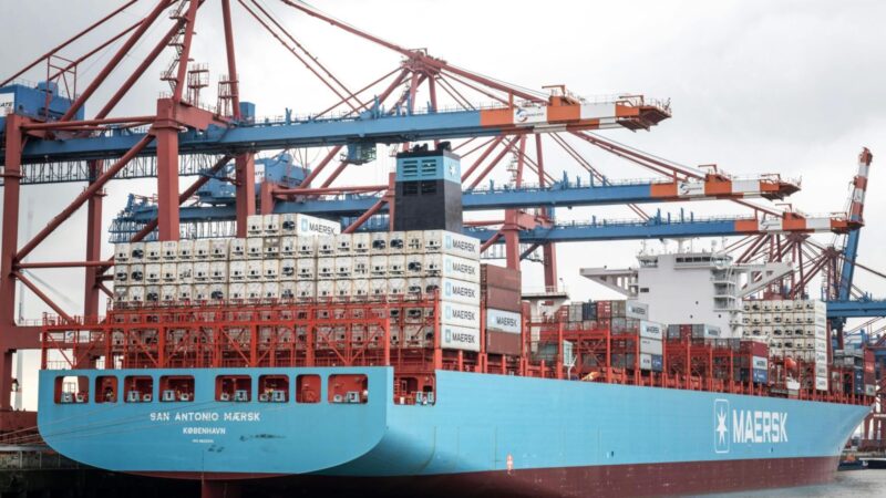 Įtampa Persijos įlankoje talžo logistiką: „Maersk“ stabdo laivybos maršrutus