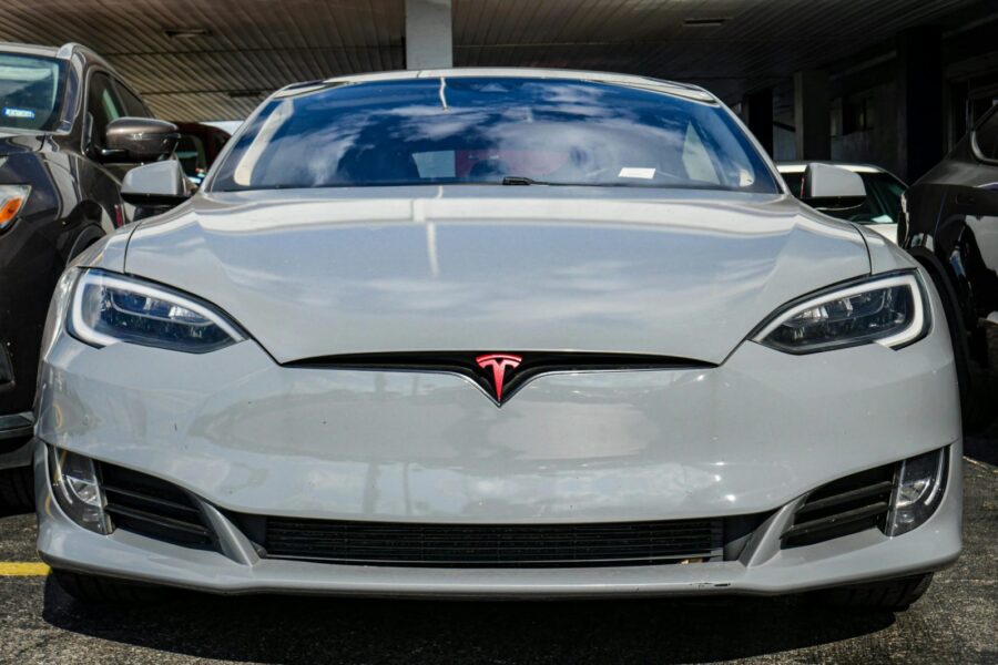 Tesla automobilis. Pexels nuotr.