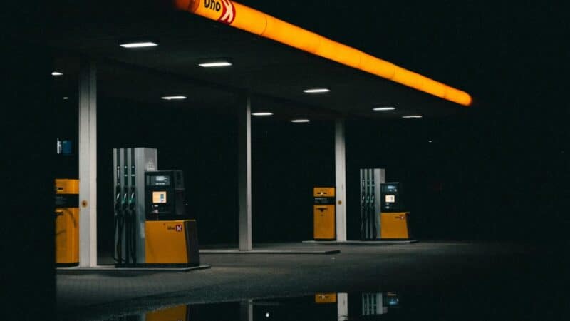 Pigūs degalai, brangios pasekmės – Lenkijos kainų reguliavimas stumia autostradų degalines į nuostolius