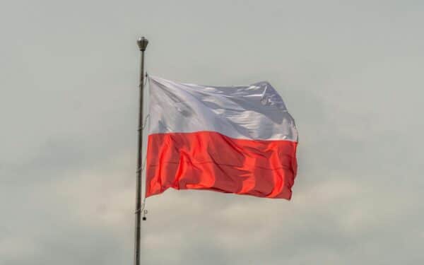 Lenkijoje įsiplieskė diskusijos dėl „Polexit“: apklausa rodo, kad dauguma nori likti ES