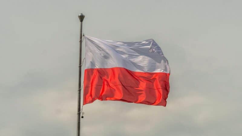 Lenkijoje įsiplieskė diskusijos dėl „Polexit“: apklausa rodo, kad dauguma nori likti ES