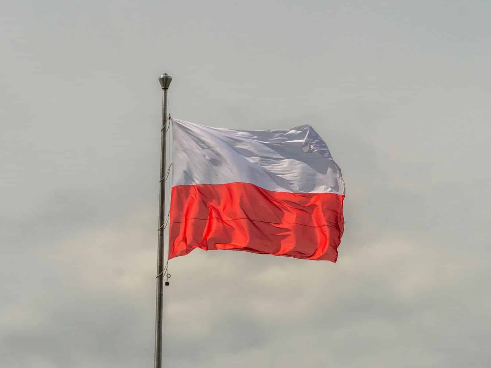 Lenkijoje įsiplieskė diskusijos dėl „Polexit“: apklausa rodo, kad dauguma nori likti ES