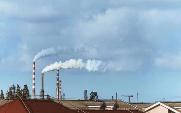 Briuselis keičia taršos leidimų prekybą: pažadas sulaikyti kainų šuolį suerzino žaliuosius