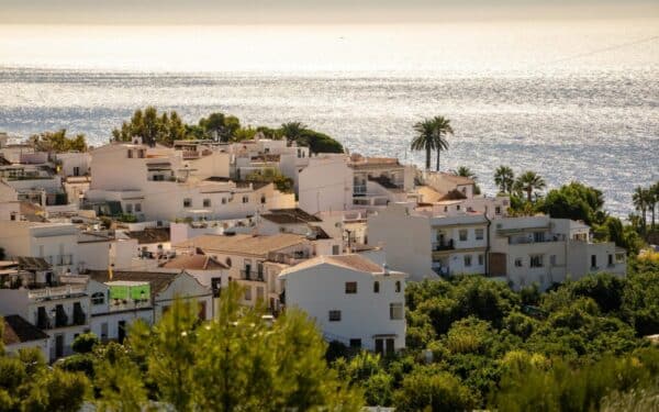 Lietuviai masiškai perka būstus pietuose: ar tai tikrai gera investicija?