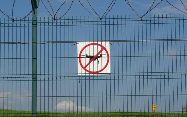 Europa reaguoja į karą: Ispanija uždaro oro erdvę ir brėžia aiškią poziciją