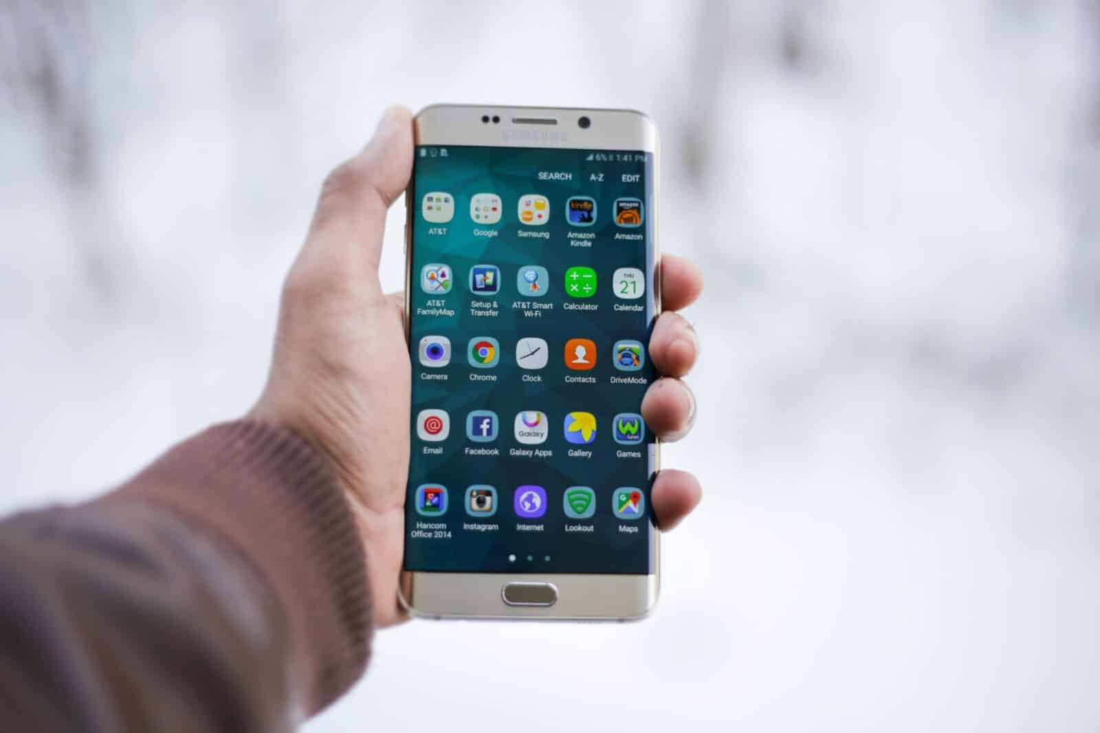 „Samsung“ žada mažiau sukčių skambučių: funkcija pasieks daugiau telefonų