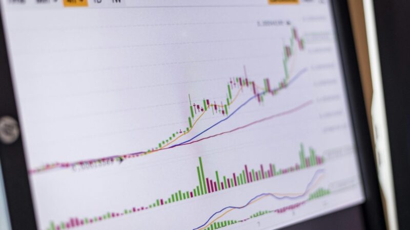 JAV rinkų apžvalga: „Fed” palūkanų nekeitė, bet infliacijos nerimas nustūmė „Dow” žemyn