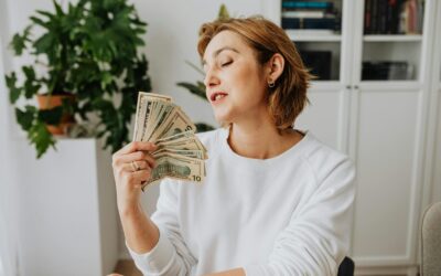 Netikėtas posūkis: lietuviai atsiėmė pinigus, bet vietoje išlaidavimo renkasi kitą strategiją