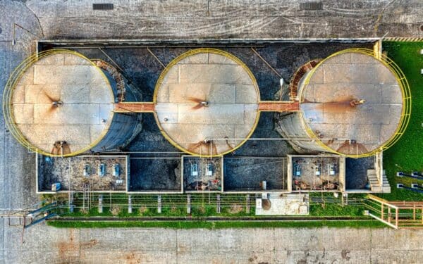 Karas keičia energijos rinką: tokio naftos kainų šuolio pasaulis dar nebuvo matęs